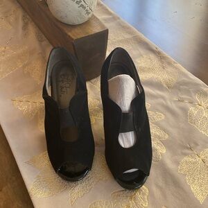 Lifestride faux velvet black high heels -7M